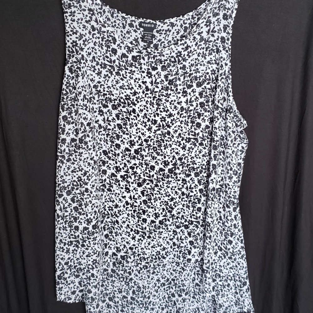 Black/white floral tunic top chiffon torrid - 3x